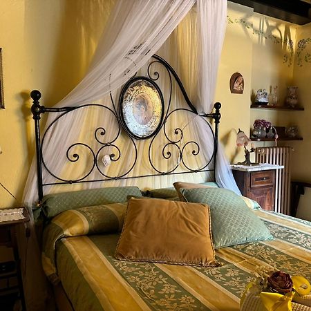 Casa Giulia, Il Gioiello Del Borgo Apartment Черталдо Екстериор снимка