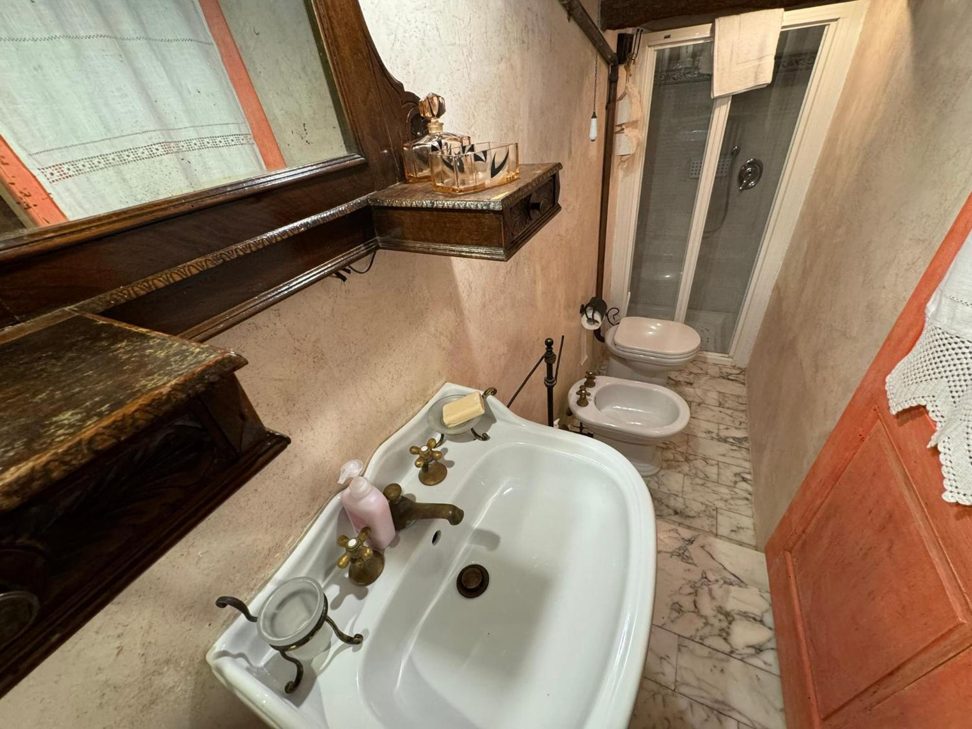 Casa Giulia, Il Gioiello Del Borgo Apartment Черталдо Екстериор снимка