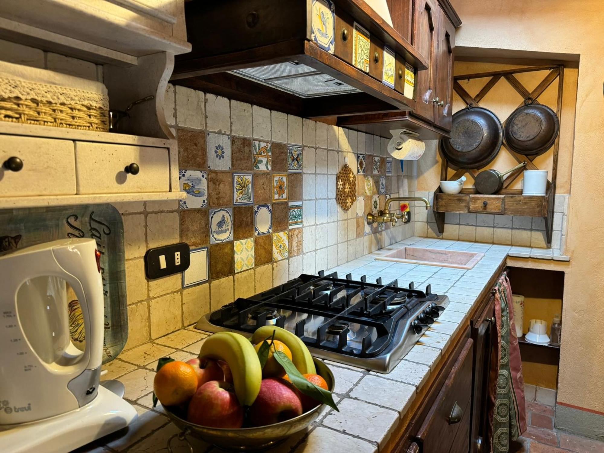 Casa Giulia, Il Gioiello Del Borgo Apartment Черталдо Екстериор снимка