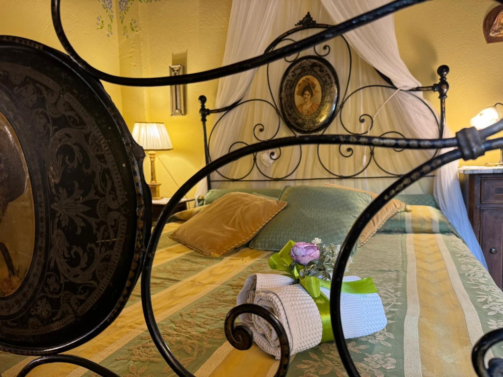 Casa Giulia, Il Gioiello Del Borgo Apartment Черталдо Екстериор снимка