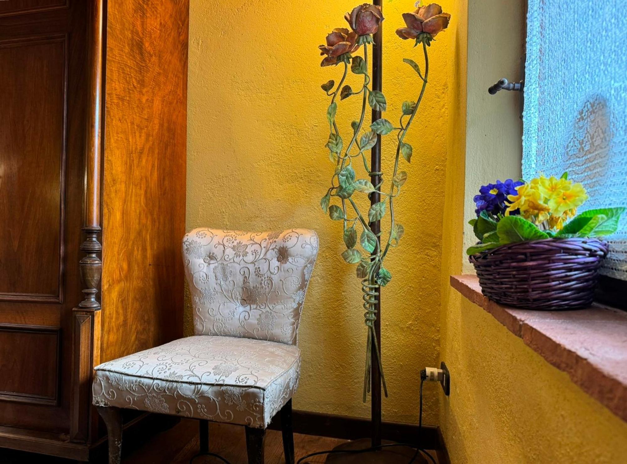 Casa Giulia, Il Gioiello Del Borgo Apartment Черталдо Екстериор снимка