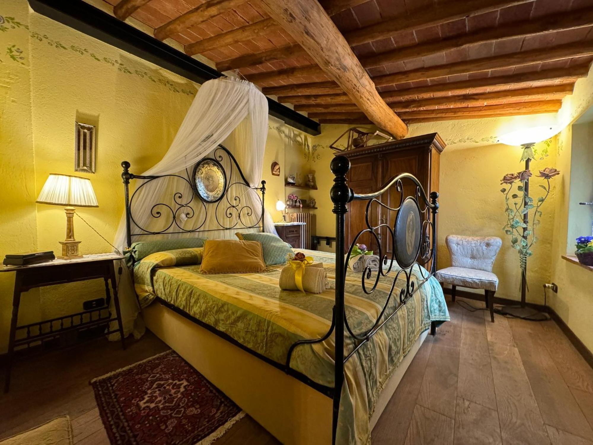 Casa Giulia, Il Gioiello Del Borgo Apartment Черталдо Екстериор снимка