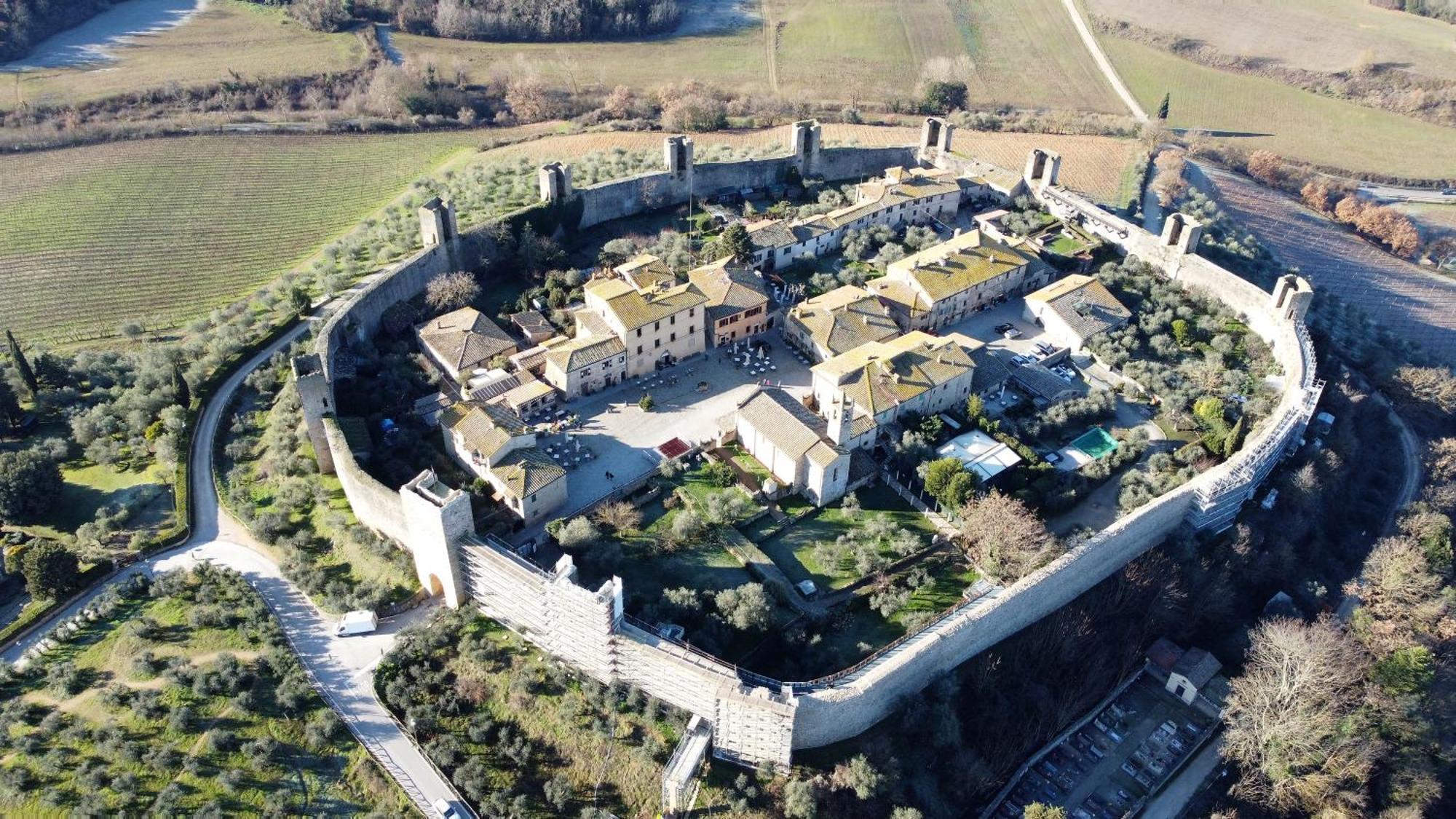 Casa Giulia, Il Gioiello Del Borgo Apartment Черталдо Екстериор снимка